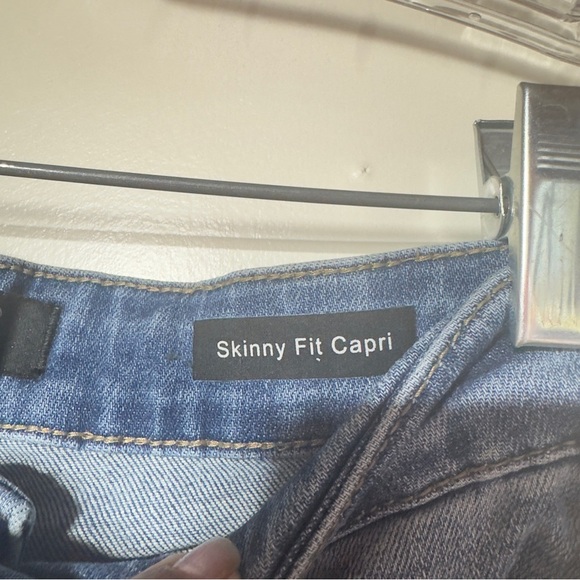 Judy Blue Skinny Fit Capri Medium Washed Denim Women Size 27 - Picture 7 of 9